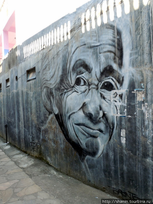 Графитти на стене Покхара, Непал