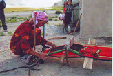 Памирские женщины за рукоделием