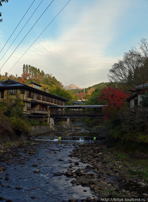 Онсэновая деревня в горах Кудзю Курокава-Онсен, Япония