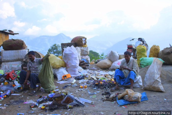 Перебор мусора Непал
