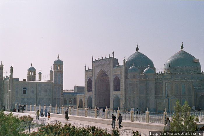 Голубая мечеть — в центре Мазари-Шарифа Мазари-Шариф, Афганистан