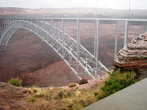 Действующий мост чере реку Колорадо у Глен каньона.