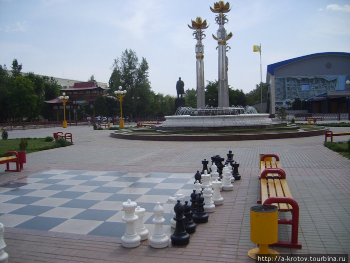 Шахматный городок — изобретение
Президента Калмыкии Кирсана Илюмжинова,
находится на окраине Элисты Элиста, Россия