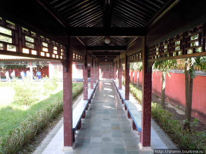 Павильон на территории китайского монастыря в Лумбини Лумбини, Непал