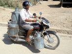 Мотоциклист с бидонами