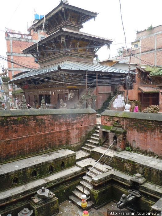 Бассейн и пагода Катманду, Непал