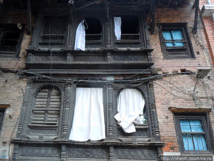 Окна Катманду, Непал