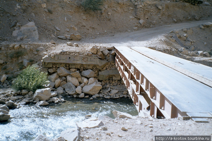 Перевал Саланг и ниже, сразу после войны (2002) Чарикар, Афганистан