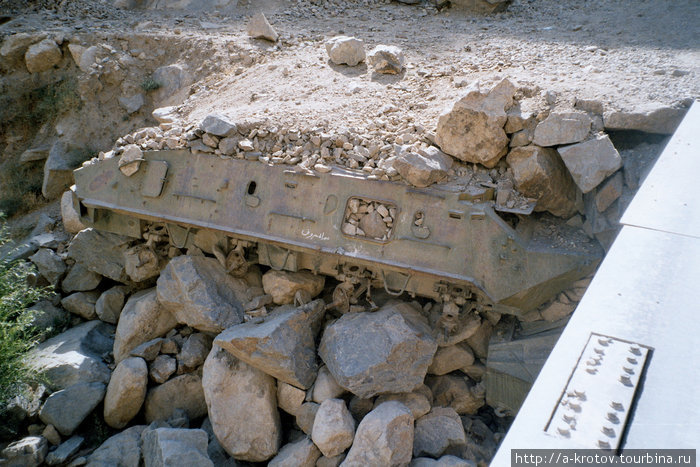 Корпуса старых БТРов использовались как опоры мостов! Чарикар, Афганистан
