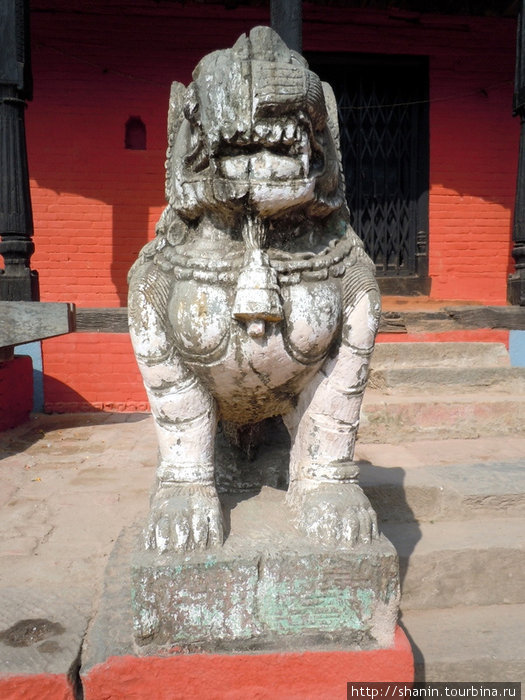 Каменный лев Катманду, Непал