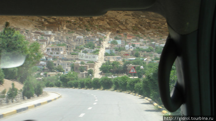 Опять, вид с заднего окна машины. Кабул, Афганистан