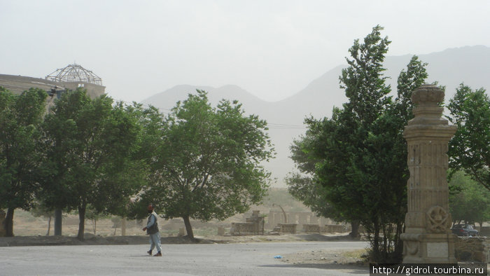 Вид на дворец Амина с другой стороны. Кабул, Афганистан