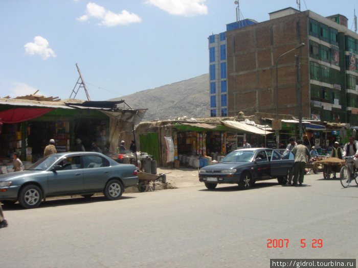 Кабул-новостройки и базар совместимы. Кабул, Афганистан