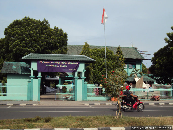 Центральный город западной части острова Остров Сумбава, Индонезия