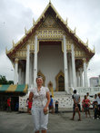 Бангкок. В городе насчитывается около 400 великолепных храмов.