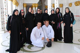 50 тысяч человек вмещает мечеть шейха Заеда Посещение ее возможно только в составе организованной группы. Посетителям разрешается делать фотографии. Первая экскурсия для публики прошла в феврале 2010