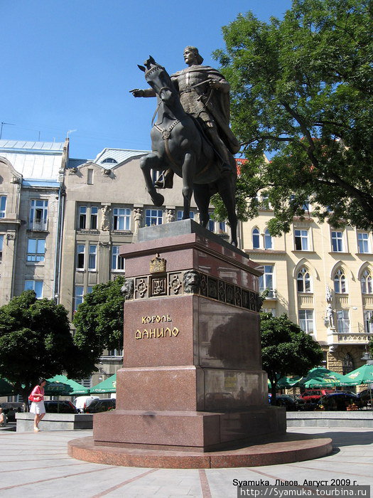 Памятник основателю Львова, королю Даниилу Романовичу Галицкому. Львов, Украина