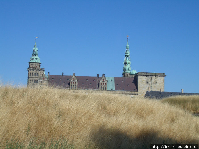 Крунуборг (Замок Короны)- находится под охраной ЮНЕСКО. Замок имел военное предназначение. Между Швецией и Данией за 160 л. было 6 крупных войн за Балтику. Он расположен в месте максим.сужения пролива