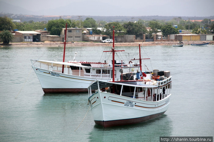 Лодки у острова Маргарита Пуэрто-Ла-Крус, Венесуэла