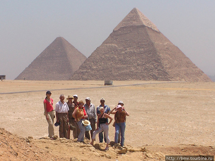 Египетские пирамиды в Гизе.