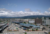 Вид на площадь перед станцией Айзу из окна отеля