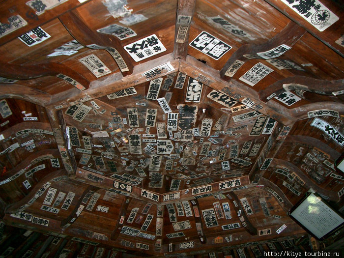 Потолок в Сазаэ-до Айзувакамацу, Япония