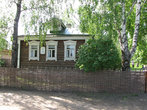 Дом родителей Есенина. 
Именно в таком доме 21 сентября (3 октября — по новому стилю) 1895 года родился С.Есенин.