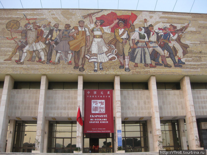 От лучников античного вида до партизан, единение прошлого, настоящего и будущего Тирана, Албания
