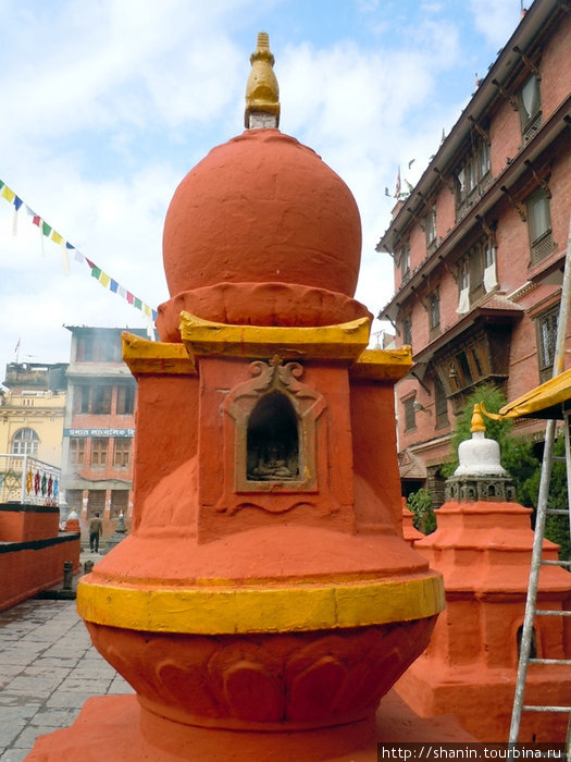 Красная ступа Катманду, Непал