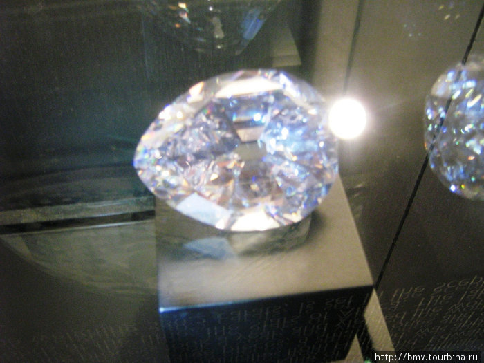 Стеклянные макеты крупнейших алмазов. Тель-Авив, Израиль