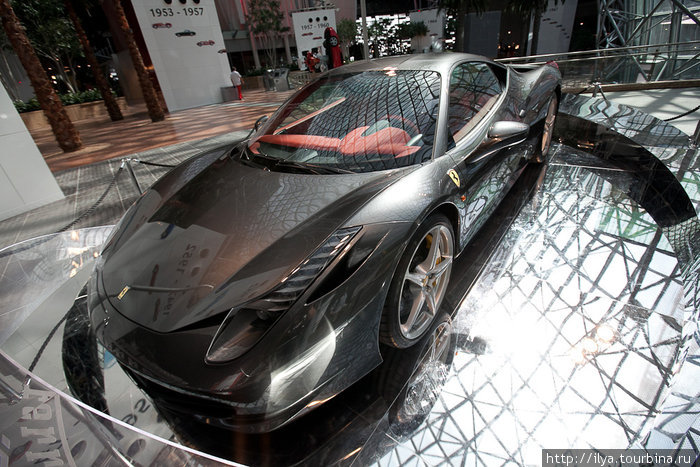 Ferrari World - самый-самый парк развлечений Абу-Даби, ОАЭ