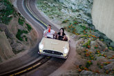 Для любителей романтики есть аттракцион Маленькая Италия. Трасса длиной 570 метров проходит в антураже итальянских гор. В качестве вагонеток выступают модели Ferrari 250 California Spyder.