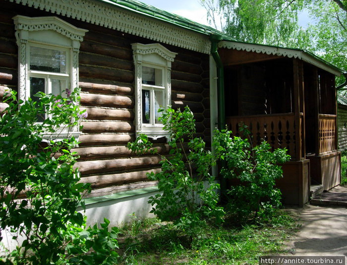 2006 г. Дом родителей Есенина (вид со двора) Константиново, Россия