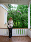 2006 г. Дом с мезонином — музей поэмы А.Снегина (усадебный дом Л.Кашиной).
На балконе.