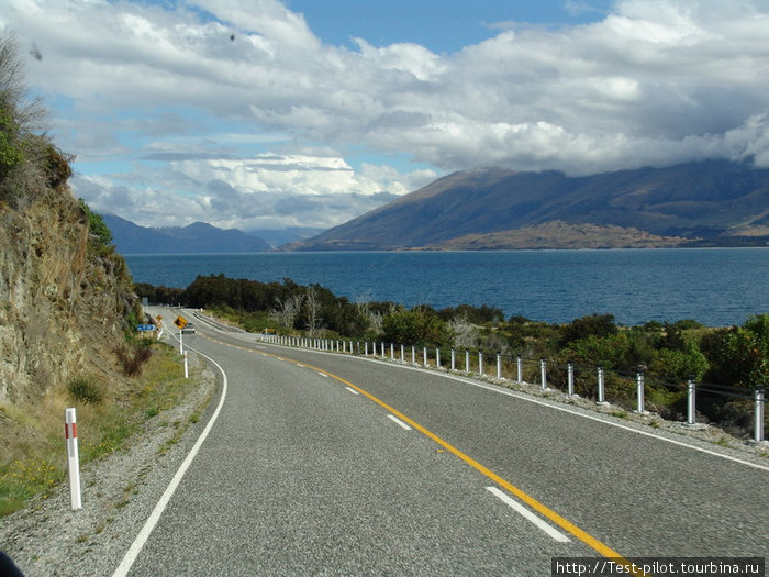 Типичное шоссе в Новой Зеландии Новая Зеландия