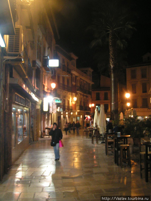 Улица с оживлённым движением Гранада, Испания