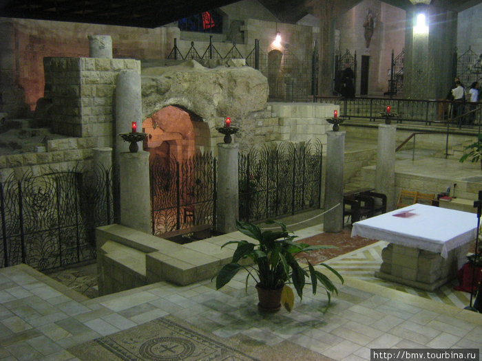 Горлица Марии в Храме Благовещания в Назарете.