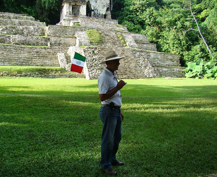 наш мексиканский гид Паленке, Мексика