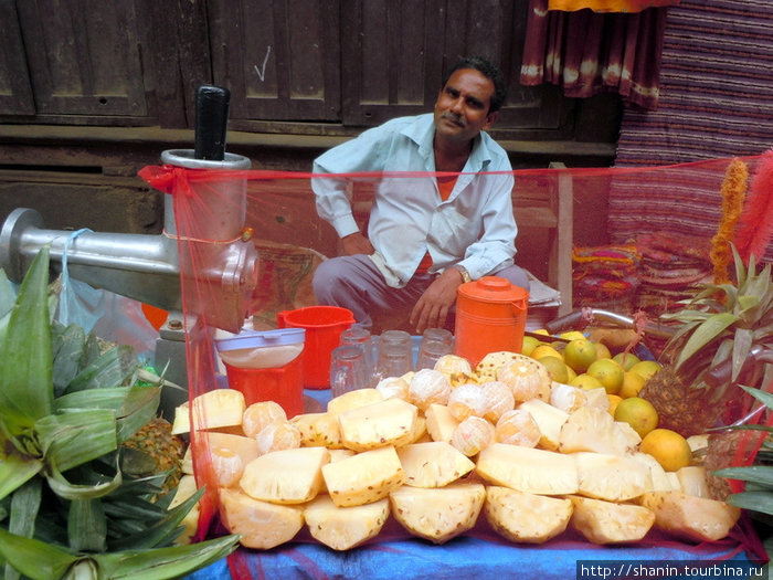Торговец свежевыжатым соком Катманду, Непал