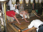 Мраморная плита в Храме Гроба Господня