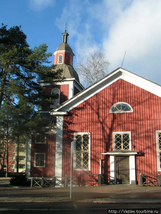Парадный вид церкви Хювинкяя, Финляндия