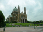 Кафедральный собор Святого Михаила и Святой Гудулы.
Своими двумя тупыми башнями он напоминает знаменитый Нотр-Дам в Париже.
