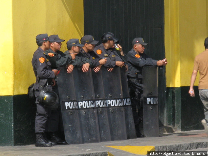 Наша полиция, нас бережет Лима, Перу