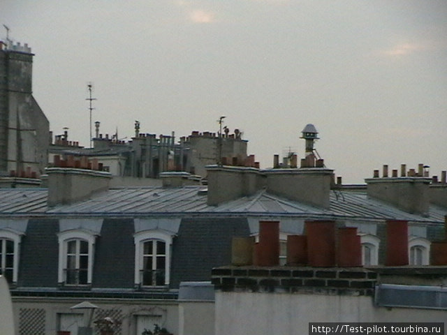 Вид из окна нашей парижской гостиницы. Париж, Франция