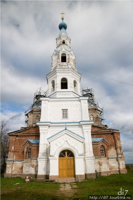 Церковь в дер.Заручье Сланцы, Россия