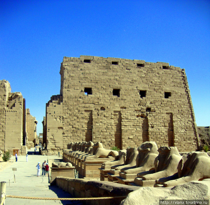 Люксор. Карнакский храм. Главные ворота. Аллея баранов. Луксор, Египет