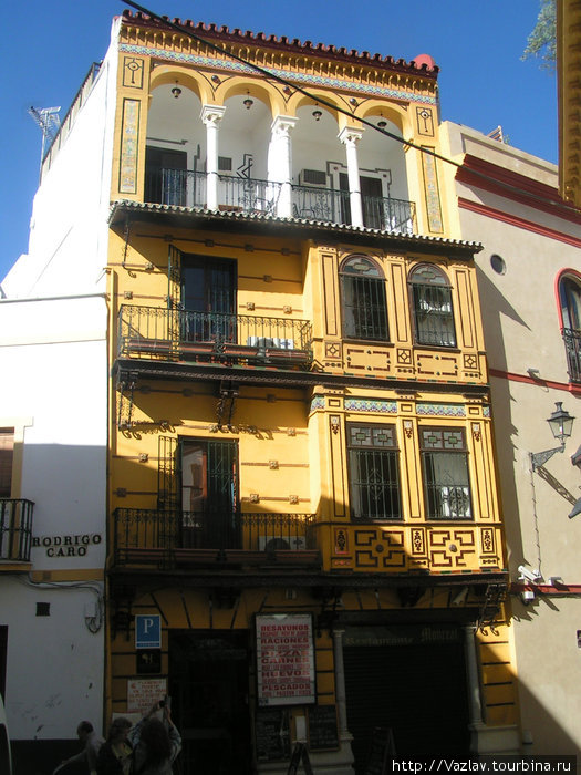 Красочный дом Севилья, Испания