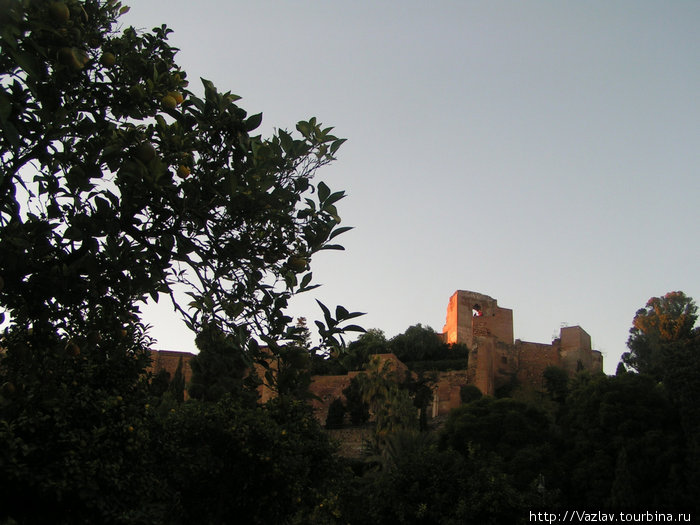Вдоль подножья крепости Малага, Испания