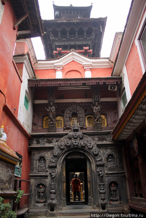 Храм в золотых тонах Патан (Лалитпур), Непал