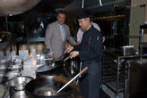 …Тайский повар под руководством менеджера-ливанца потчует их кулинарными шедеврами…